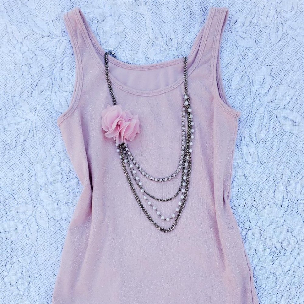 💥4/$15 NWOT peach top with glitter effect